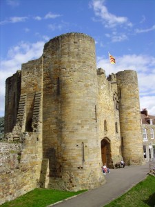 Tonbridge Castle: a medieval gatehouse, straight from a picture book